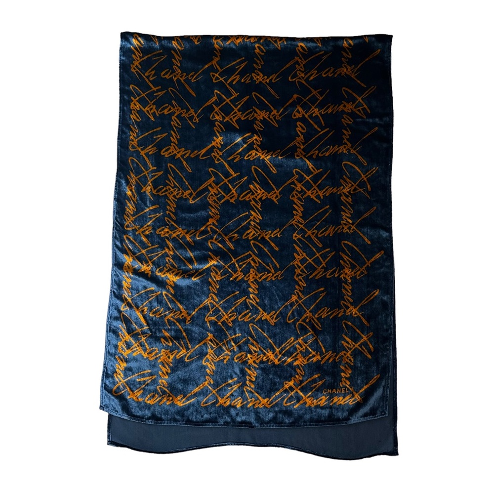 CHANEL Signature Stole - Picture 5 of 7